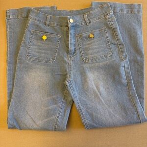 Women’s Wide Leg Denim Patch Pocket Jeans With Gold Buttons Lightwash Size S